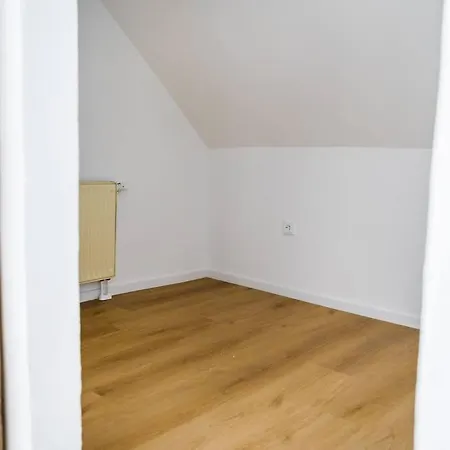 130 M² In Mit 3 Schlafzimmer *